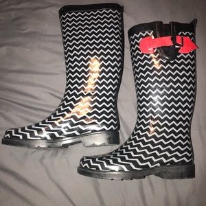 Chevron rain boots